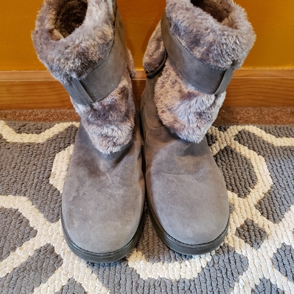 GUESS GRAY FUR LINED BOOTS - Picture 3 of 9